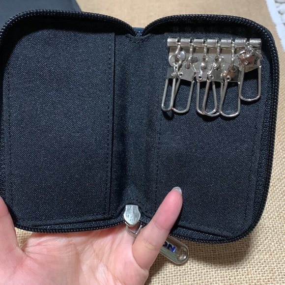 🇨🇦Canada Day SAVING SALE🇨🇦 Wallet with keychain $18 - Picture 6 of 6